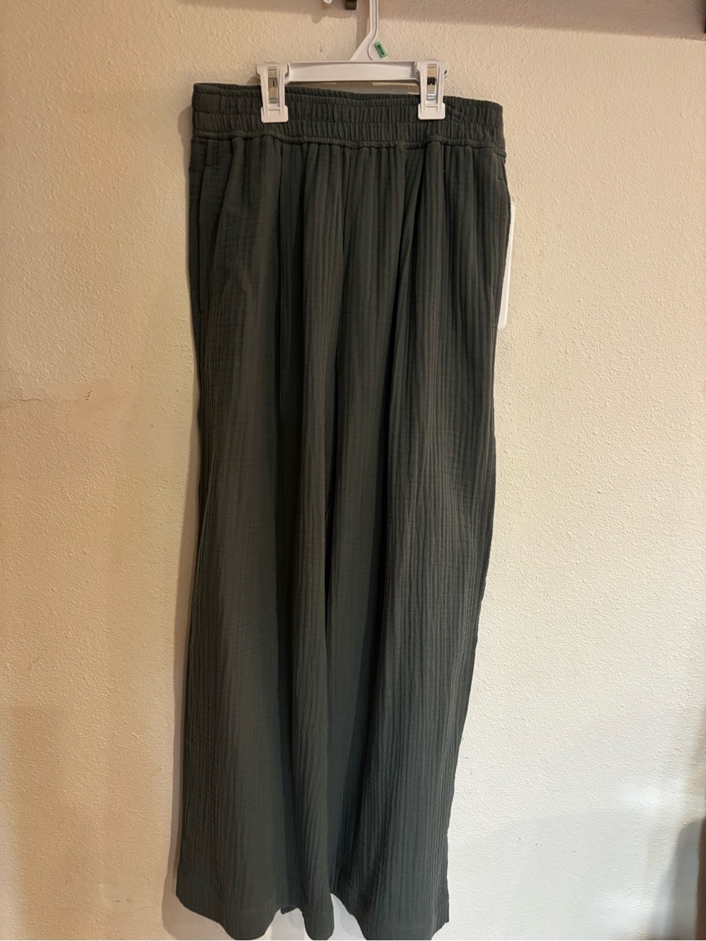 Wide-Leg Women’s Linen Pants in Green NWT